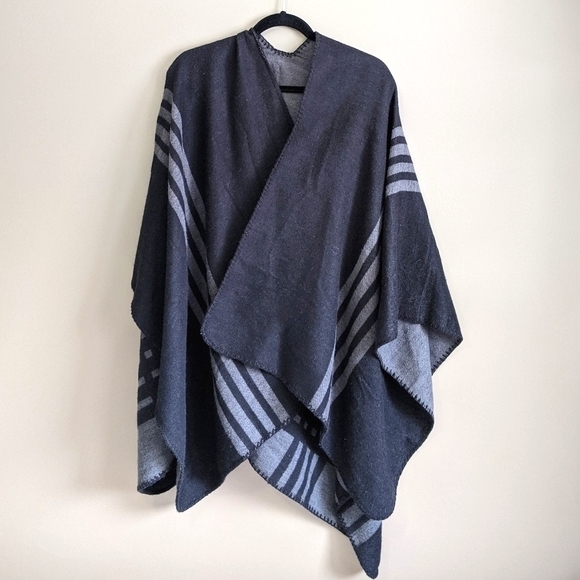 BB Dakota | reversible black & gray poncho - Picture 4 of 10